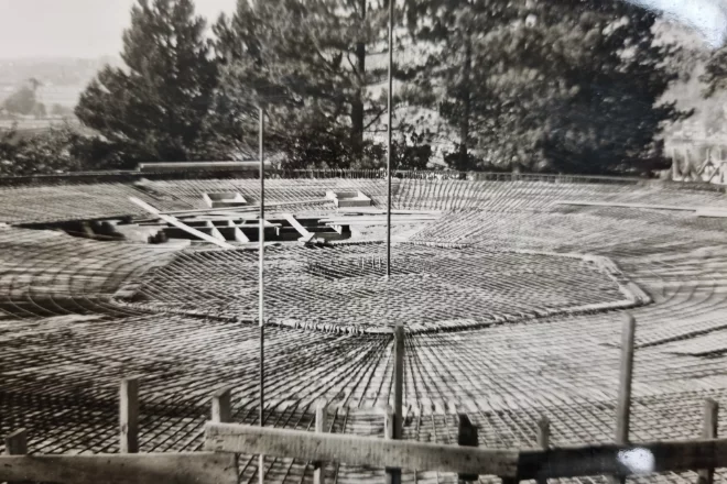 1963 : Realisatie van toegang en omgeving in gewapend beton bij de Zusters van Sainte-Marie in Jambes
