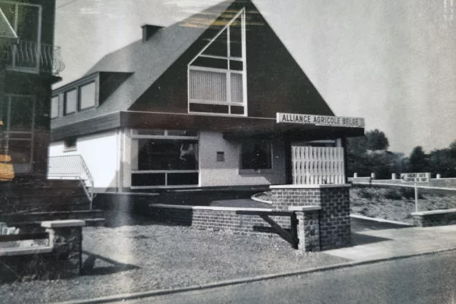 1970 : bouw van een bankfiliaal van de Alliance Agricole Belge in Bouge eind jaren 70, dat vandaag de CBC is geworden